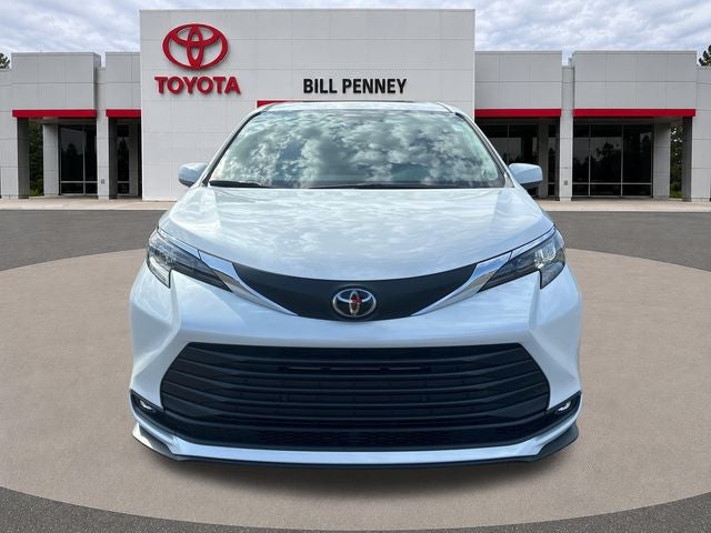 2026 Toyota Sienna XLE 8 Passenger
