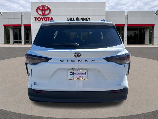 2026 Toyota Sienna XLE 8 Passenger